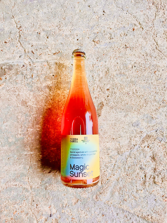 Magic Sunset - Barrel aged ale with Passionfruit, Pineapple, white Dragon fruit and Gooseberry. 5% 750ml