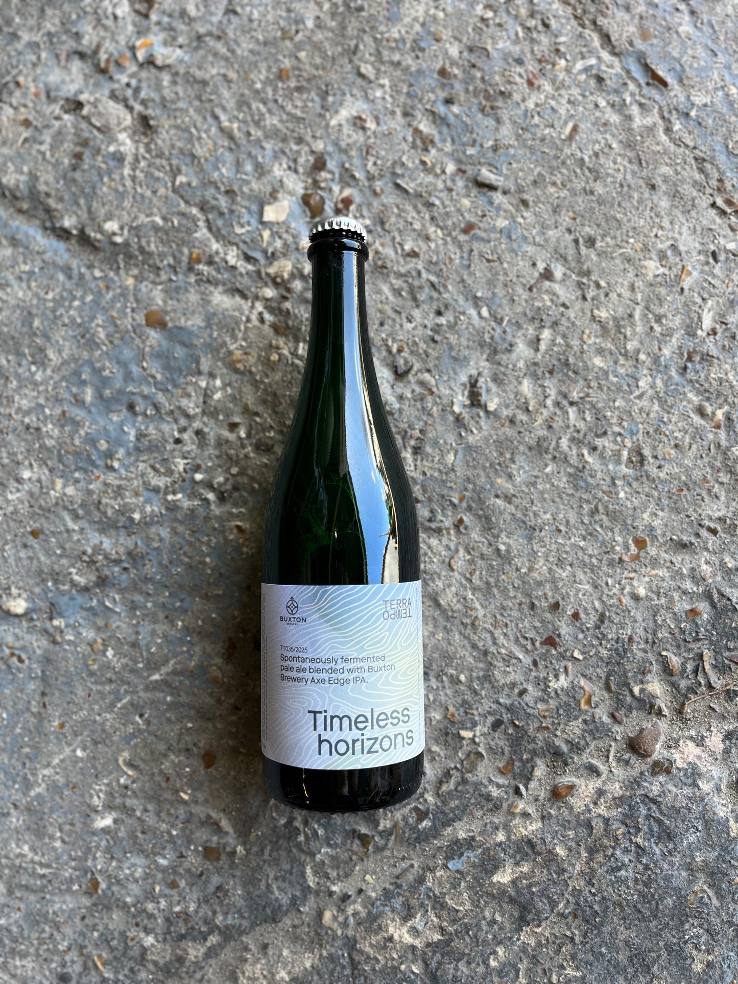 Timeless horizons - Spontaneously fermented pale ale blended with Buxton Brewery Axe Edge IPA 6% 750ml